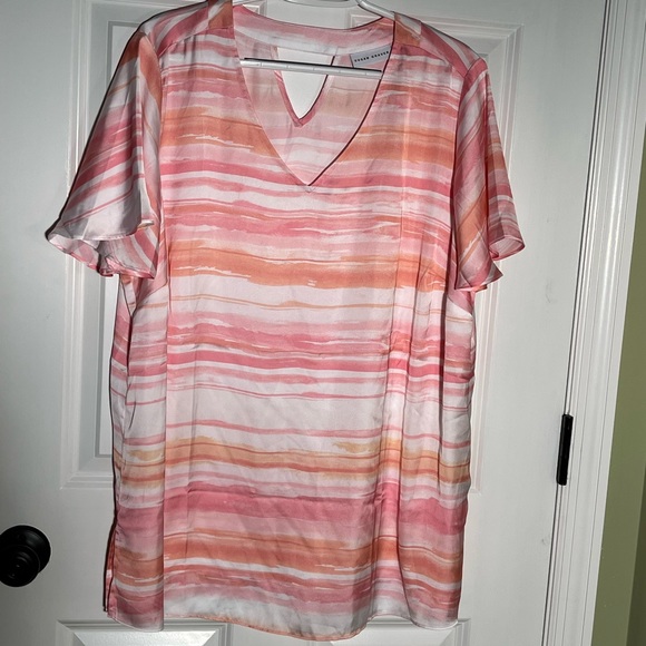 Susan Graver Printed Charmeuse Flutter-Sleeve Tunic- Size 1X - Picture 5 of 5